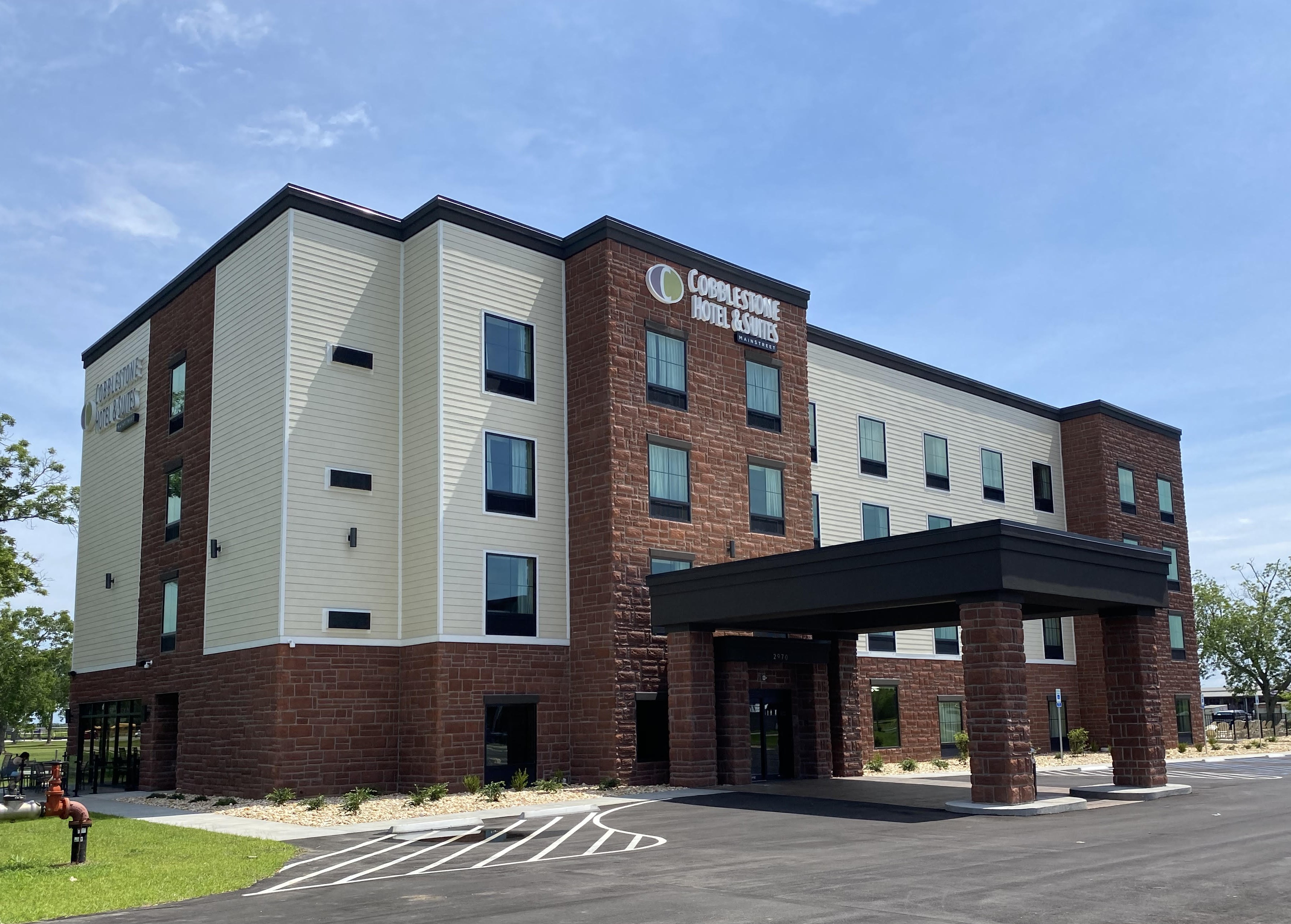 Cobblestone Hotel & Suites